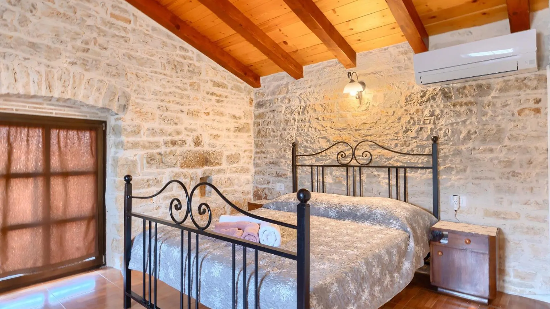 Beautiful Villa Gospodi With Pool In Tinjan Radetici
