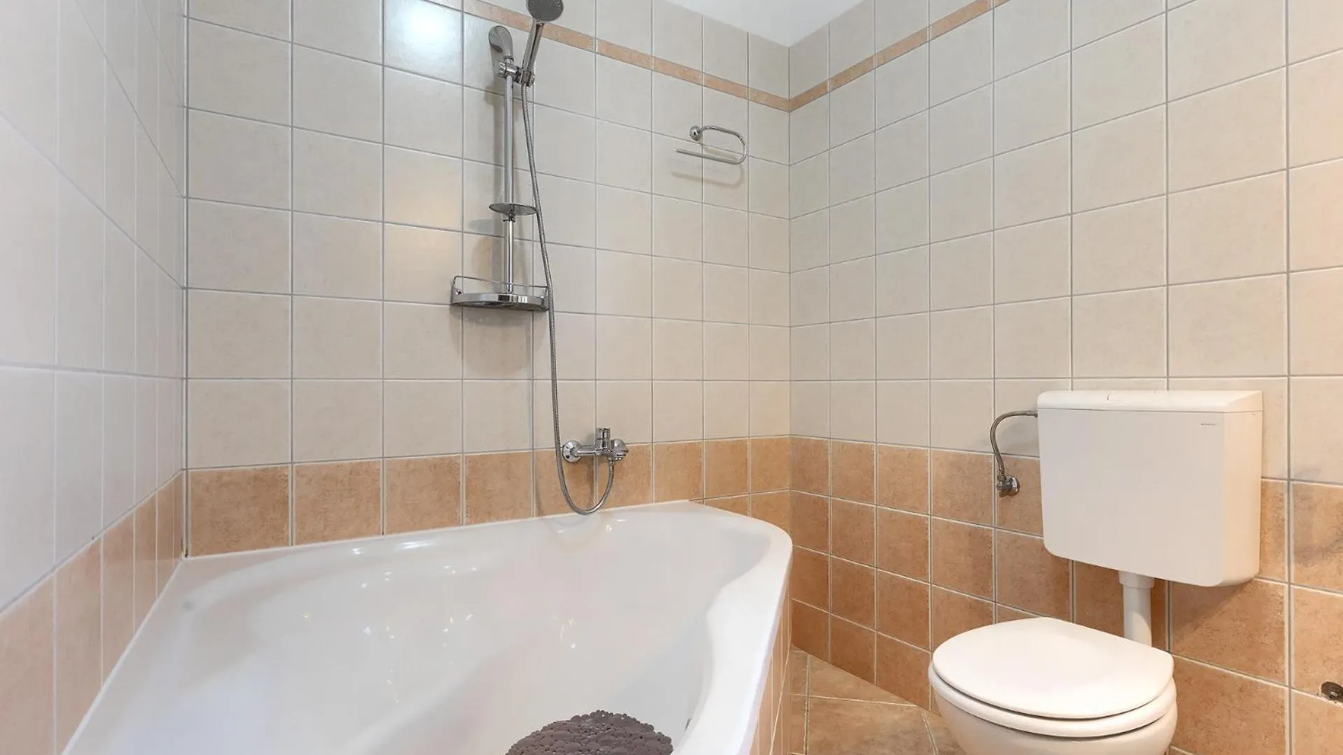 Beautiful Villa Gospodi With Pool In Tinjan Radetici