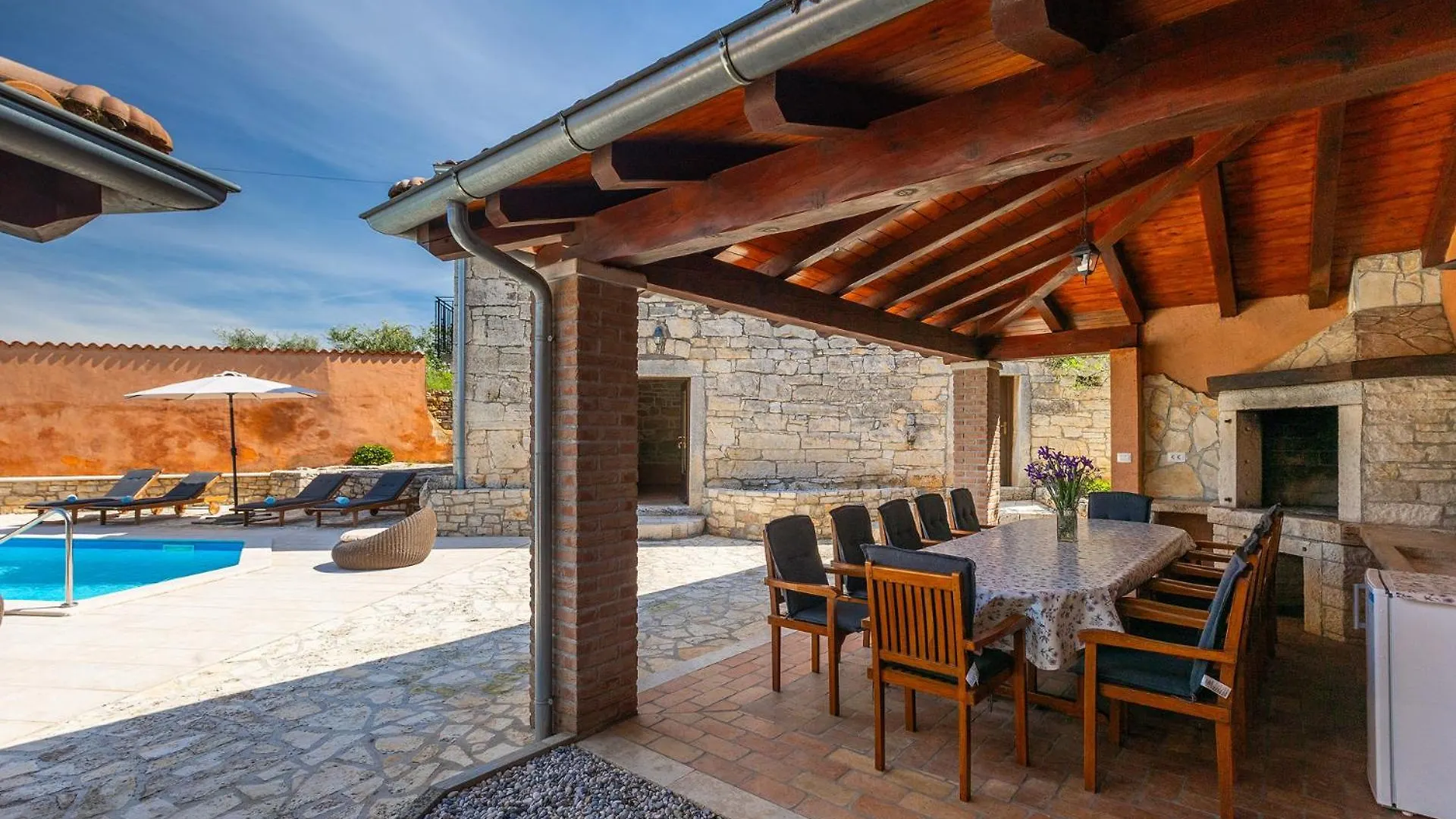 Beautiful Villa Gospodi With Pool In Tinjan Radetici