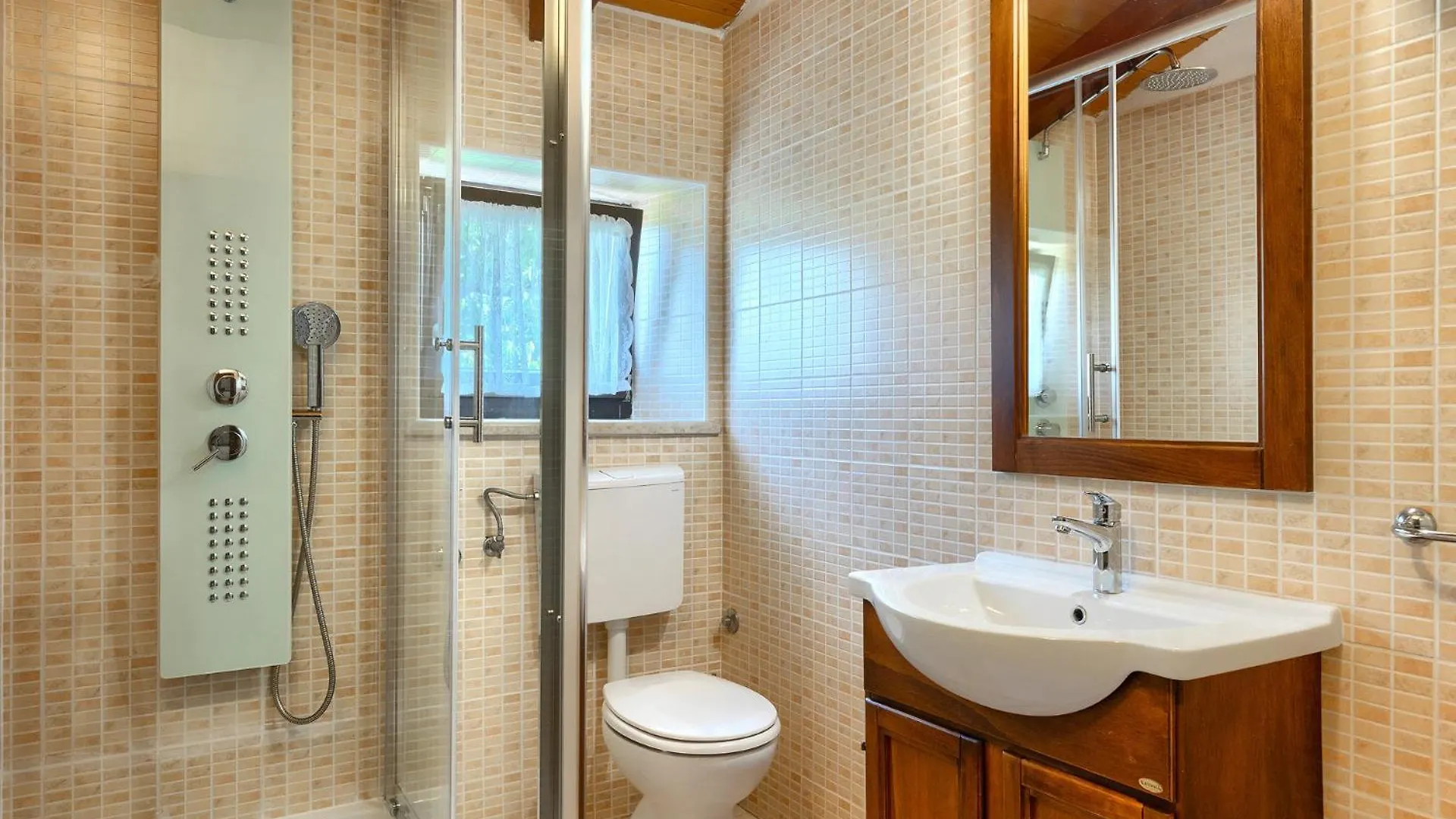 Beautiful Villa Gospodi With Pool In Tinjan Radetici