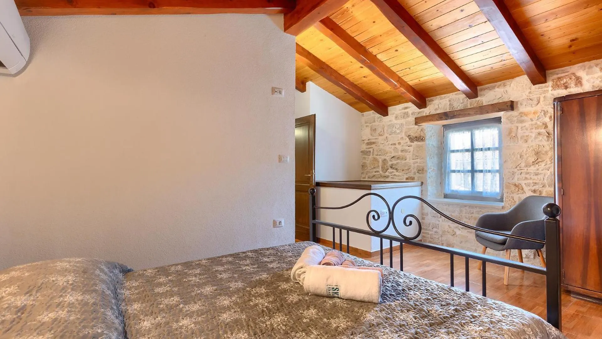 Beautiful Villa Gospodi With Pool In Tinjan Radetici