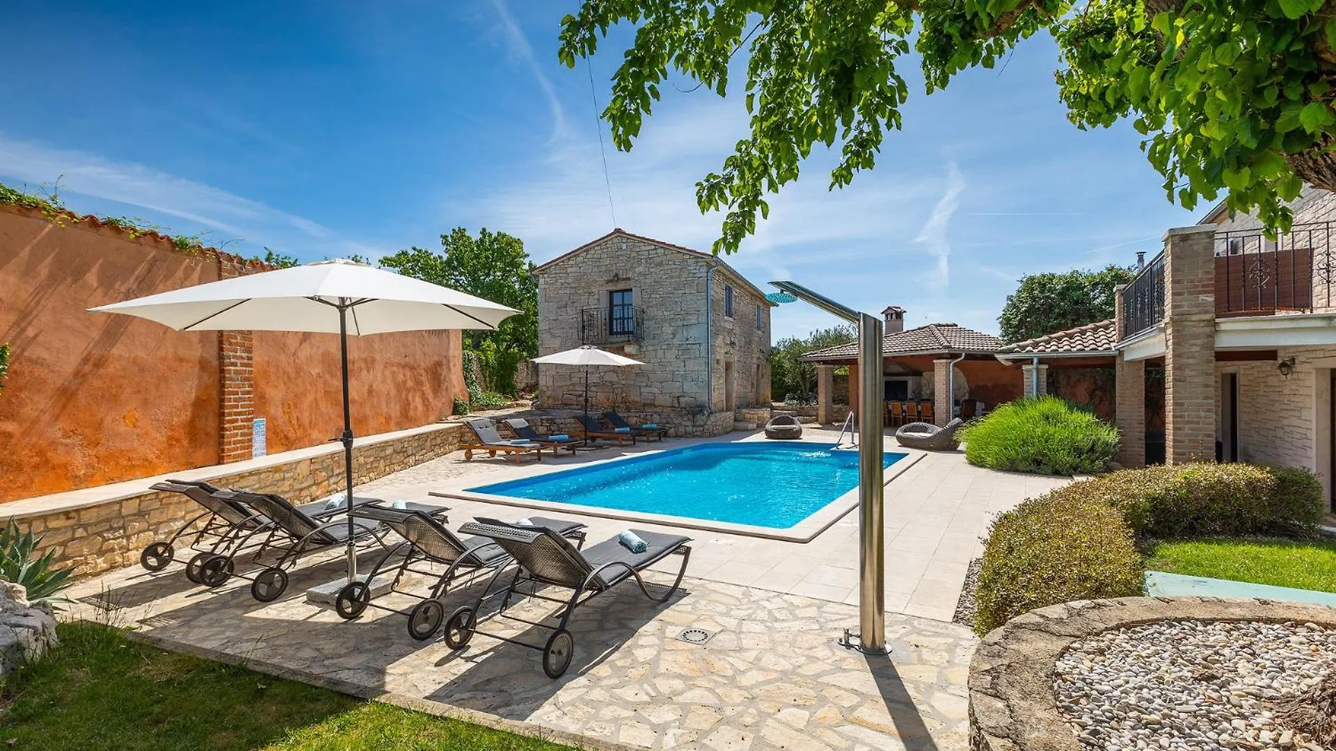 Beautiful Villa Gospodi With Pool In Tinjan Radetici