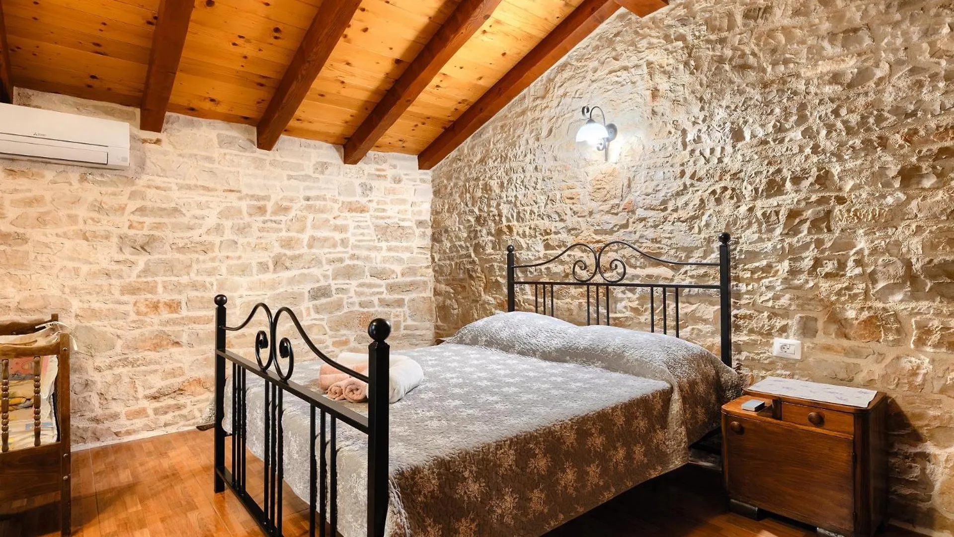 Beautiful Villa Gospodi With Pool In Tinjan Radetici