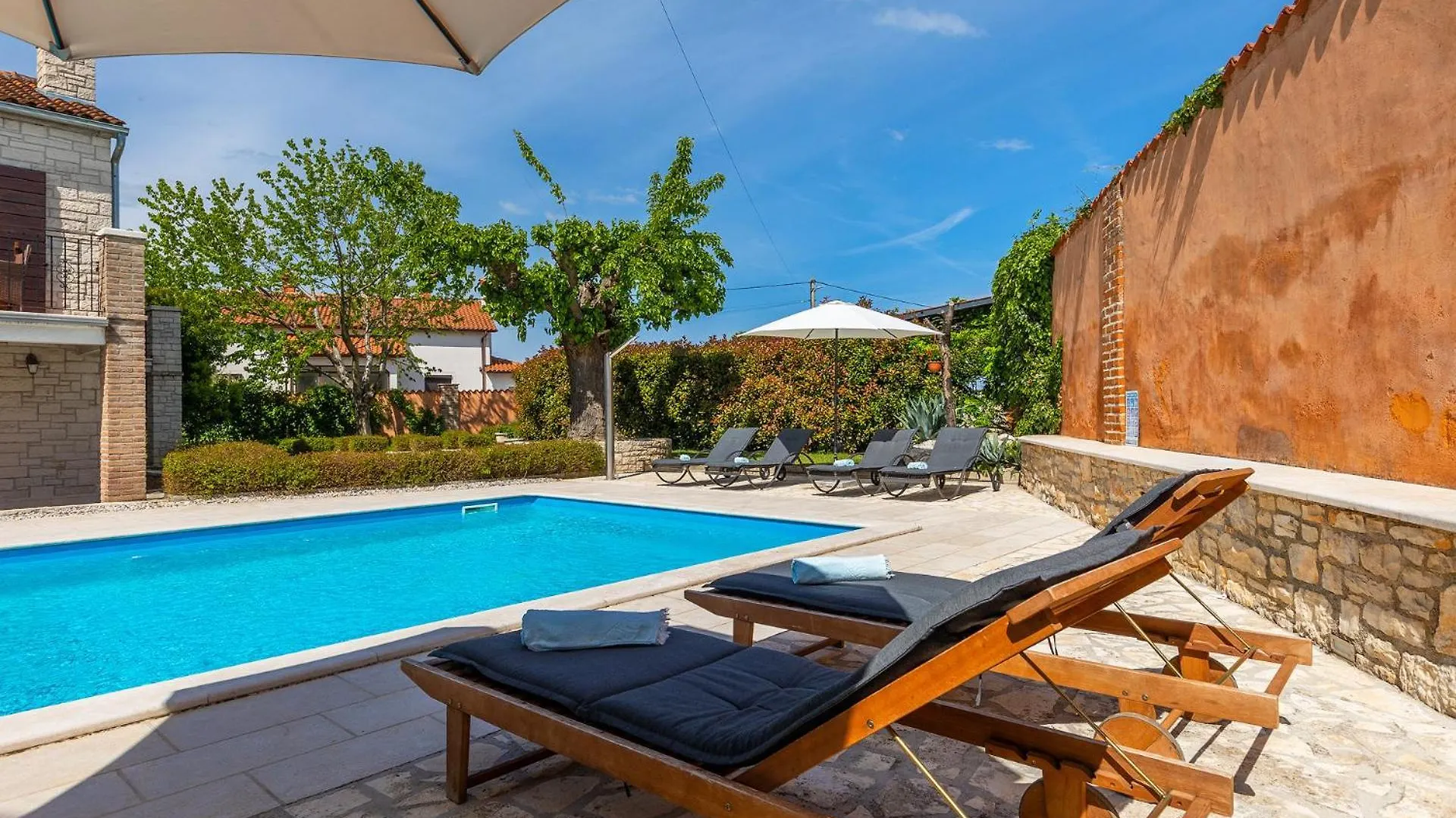 Beautiful Villa Gospodi With Pool In Tinjan Radetici