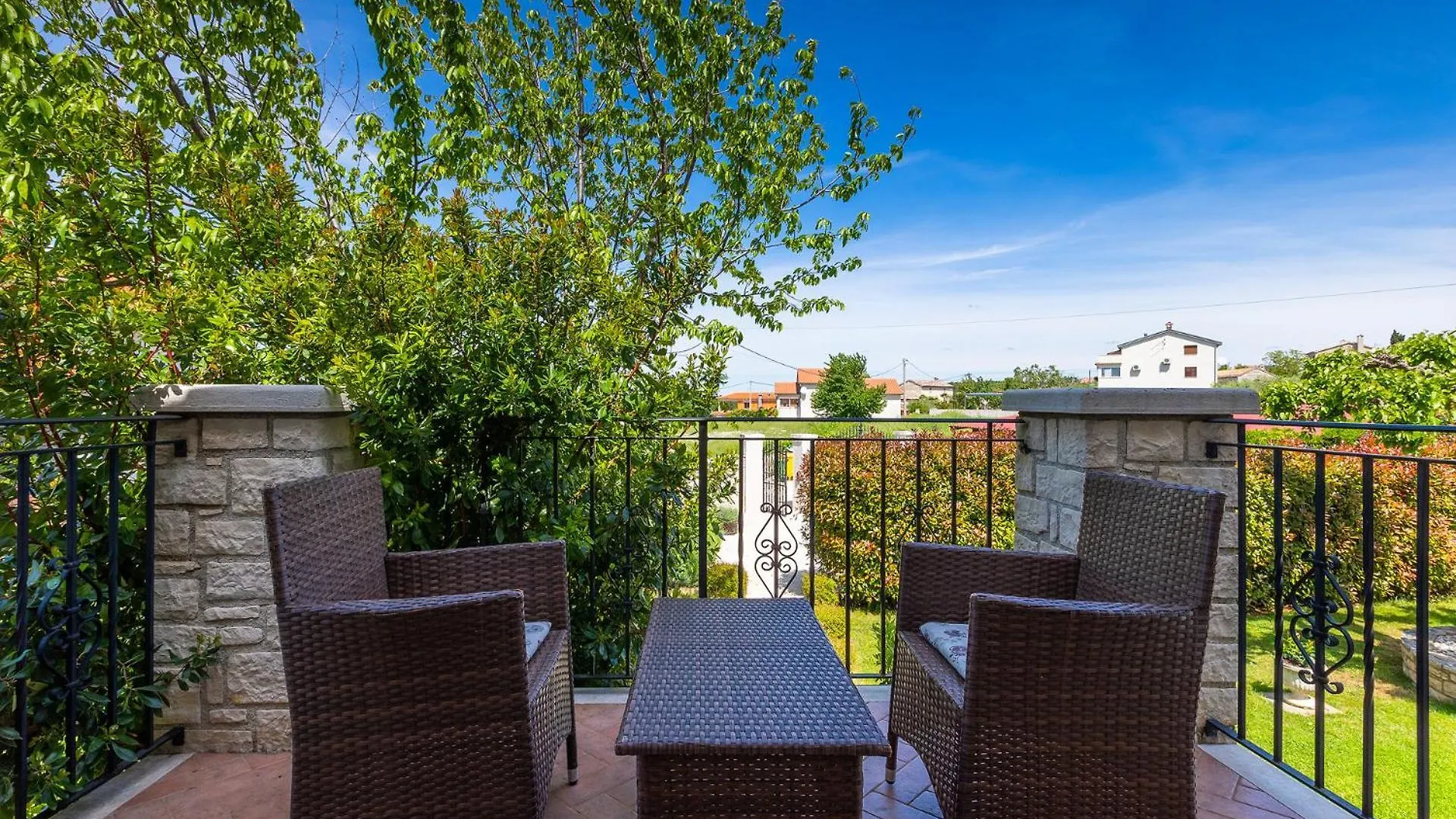 Beautiful Villa Gospodi With Pool In Tinjan Radetici