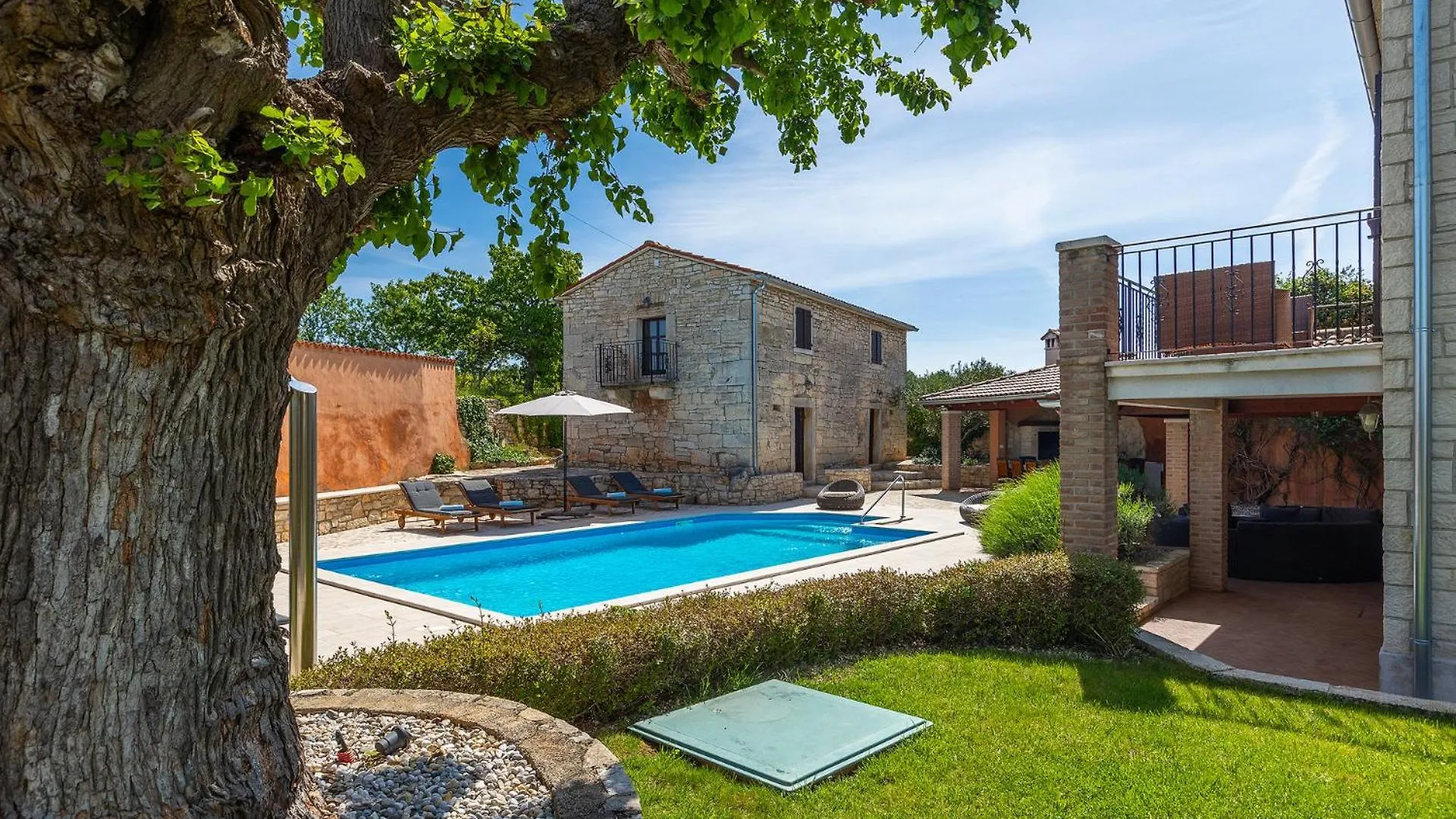 Beautiful Villa Gospodi With Pool In Tinjan Radetici