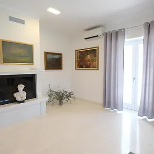 Villa Minu, Radetići